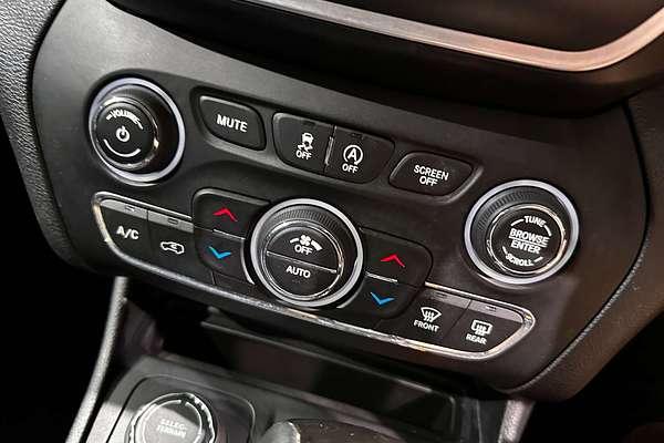 2019 Jeep Cherokee Night Eagle KL