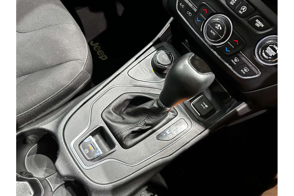 2019 Jeep Cherokee Night Eagle KL