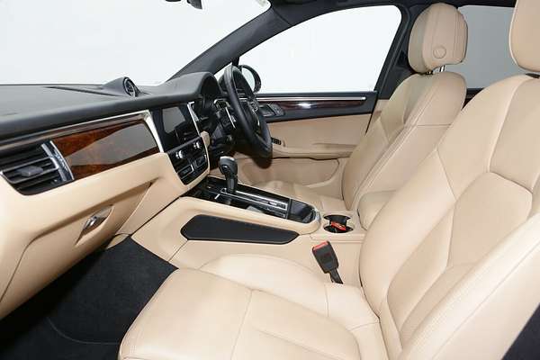 2022 Porsche Macan 95B