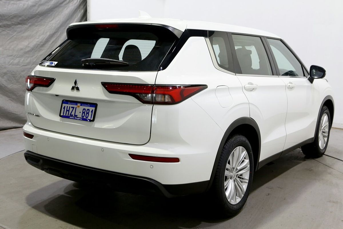 2023 Mitsubishi Outlander ES ZM