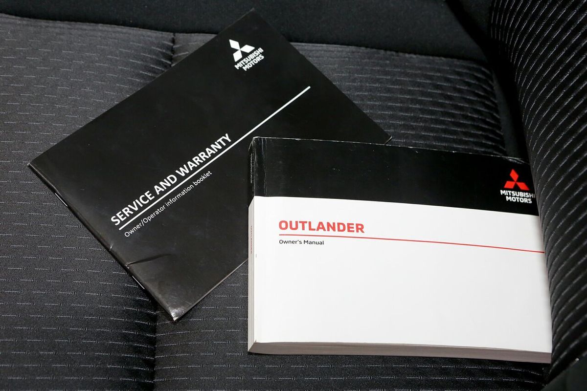 2023 Mitsubishi Outlander ES ZM