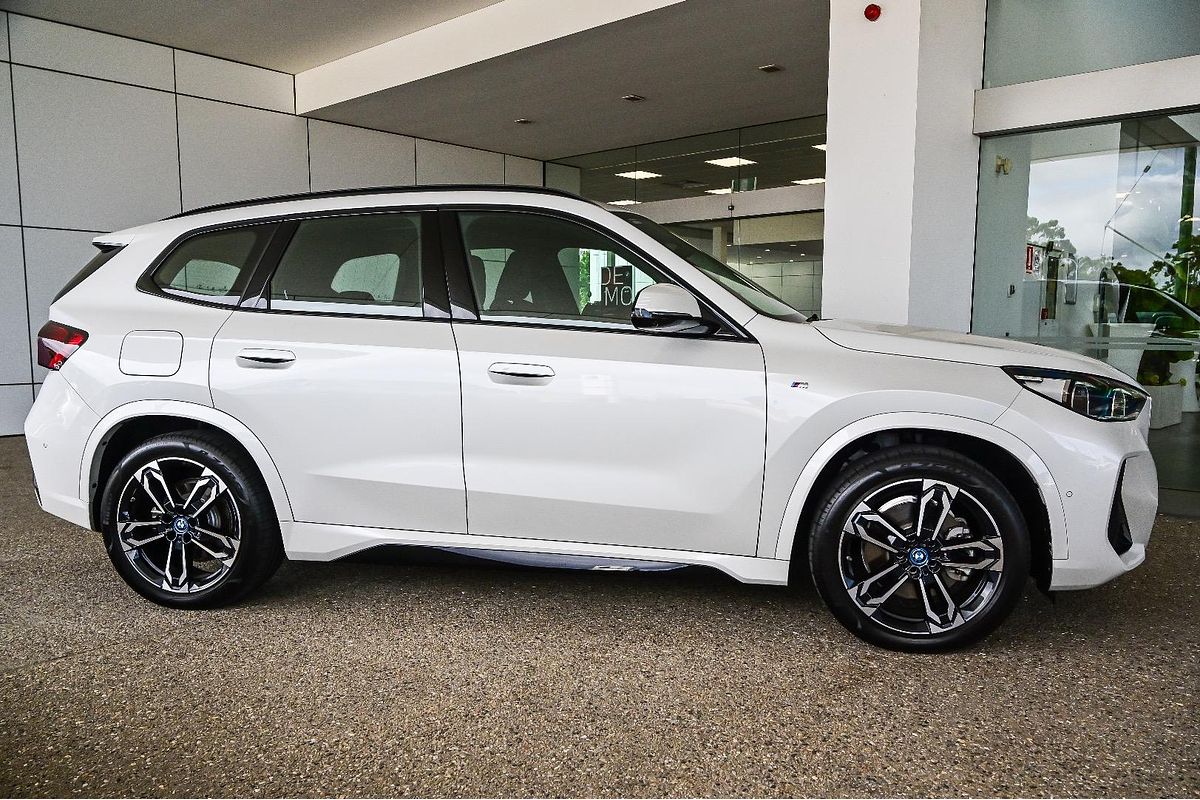 2024 BMW iX1 xDrive30 M Sport U11