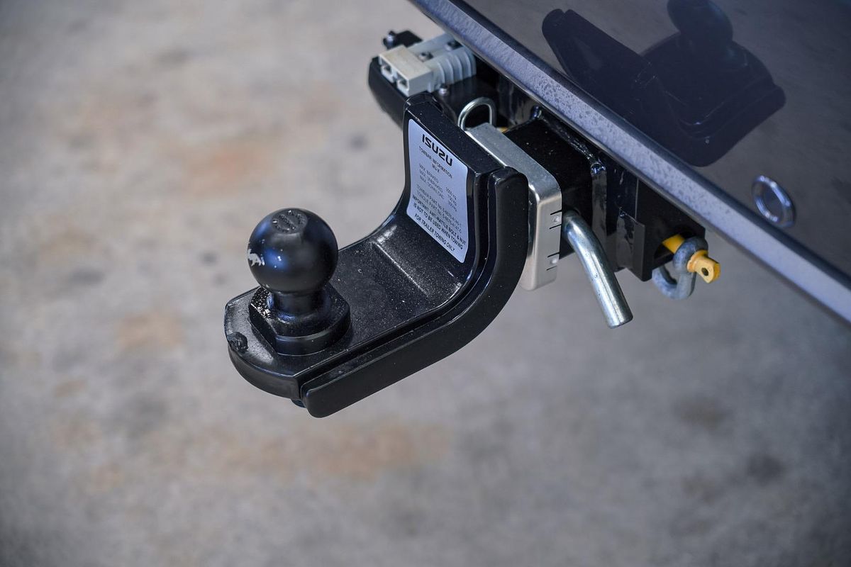 2023 Isuzu MU-X LS-T