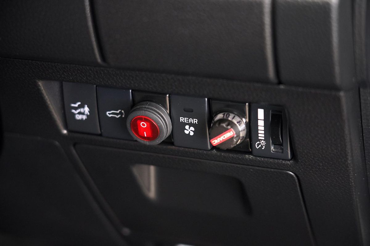 2023 Isuzu MU-X LS-T