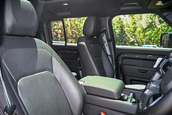 2024 Land Rover Defender 130 D300 X-Dynamic SE L663