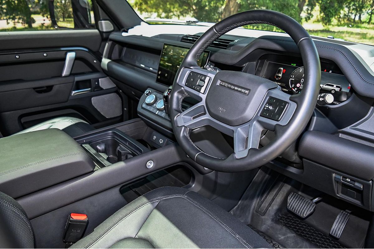 2024 Land Rover Defender 130 D300 X-Dynamic SE L663