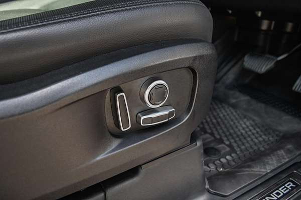 2024 Land Rover Defender 130 D300 X-Dynamic SE L663