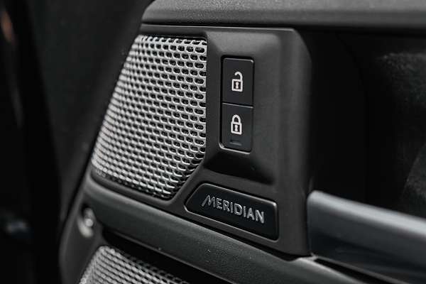 2024 Land Rover Defender 130 D300 X-Dynamic SE L663