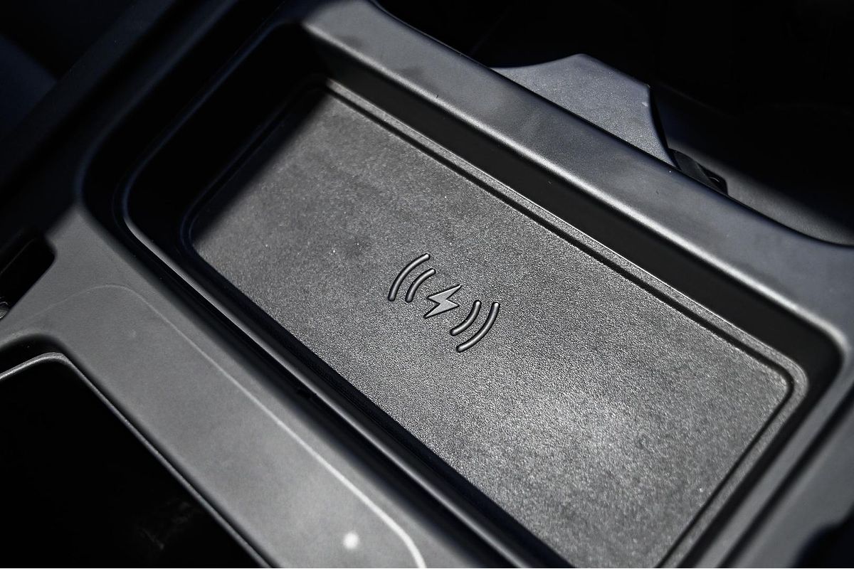 2024 Land Rover Defender 130 D300 X-Dynamic SE L663