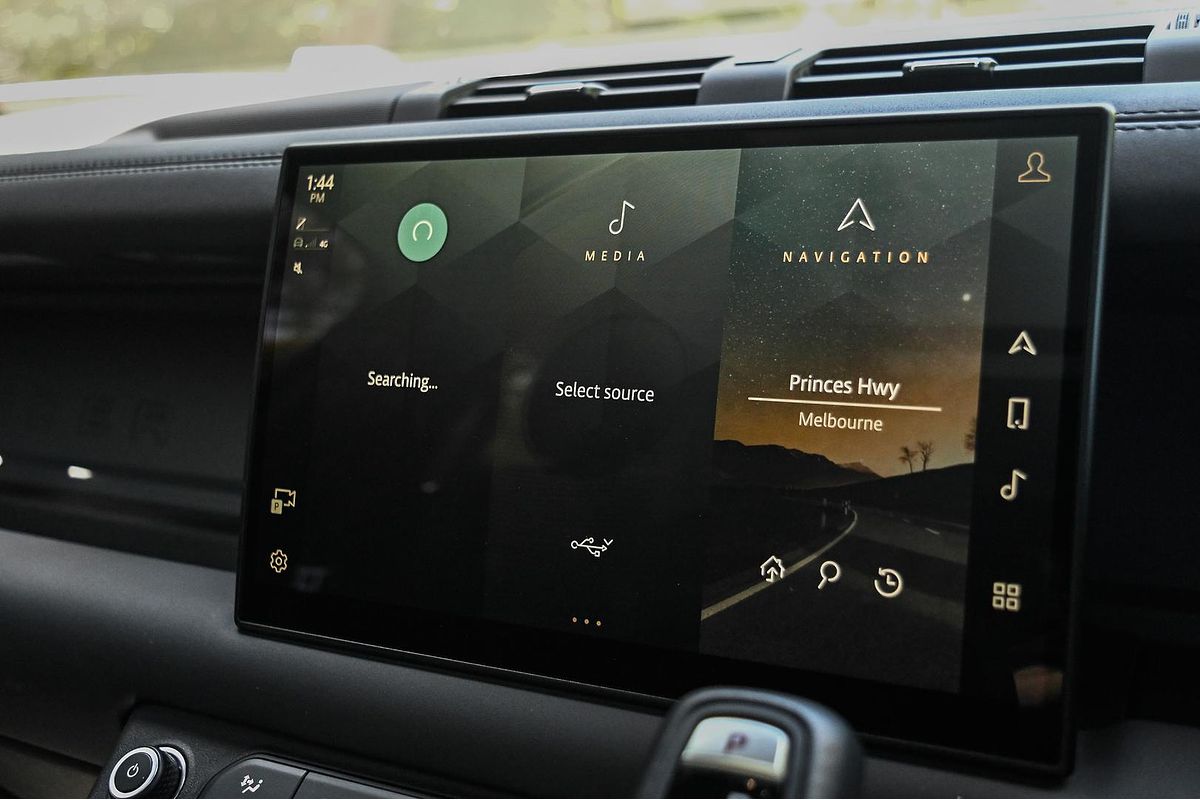 2024 Land Rover Defender 130 D300 X-Dynamic SE L663