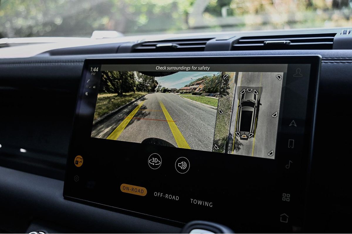 2024 Land Rover Defender 130 D300 X-Dynamic SE L663