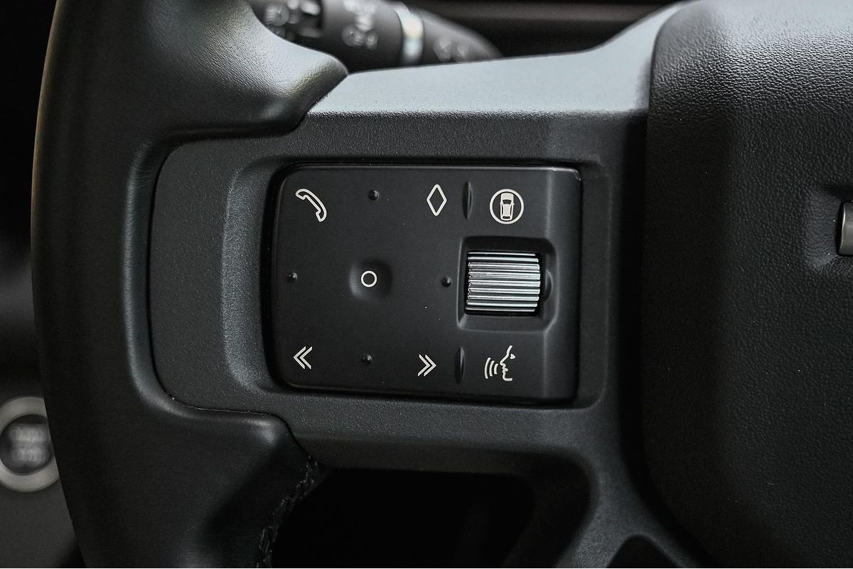 2024 Land Rover Defender 130 D300 X-Dynamic SE L663