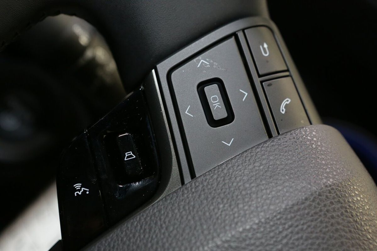 2025 Toyota C-HR GXL ZYX20R