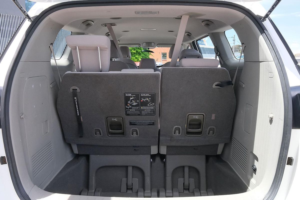 2017 Kia Carnival S YP