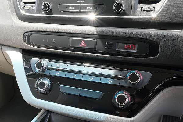 2017 Kia Carnival S YP