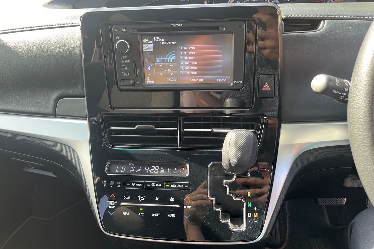 2017 Toyota Tarago GLi ACR50R