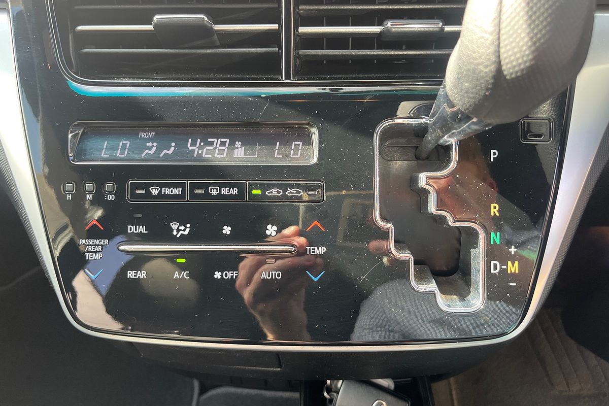 2017 Toyota Tarago GLi ACR50R