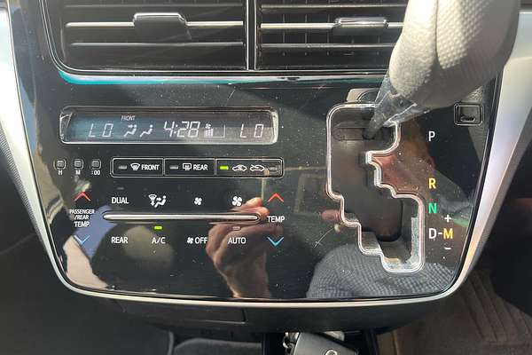 2017 Toyota Tarago GLi ACR50R