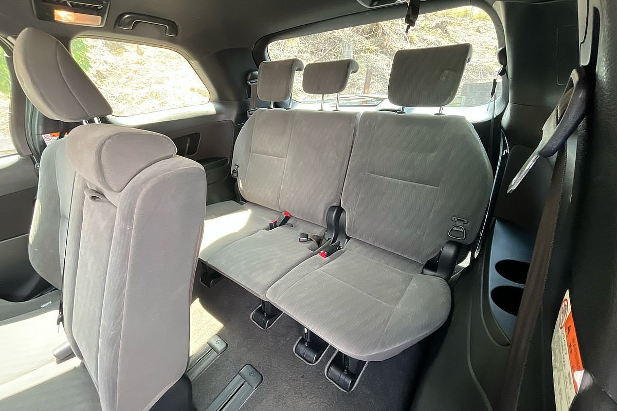 2017 Toyota Tarago GLi ACR50R