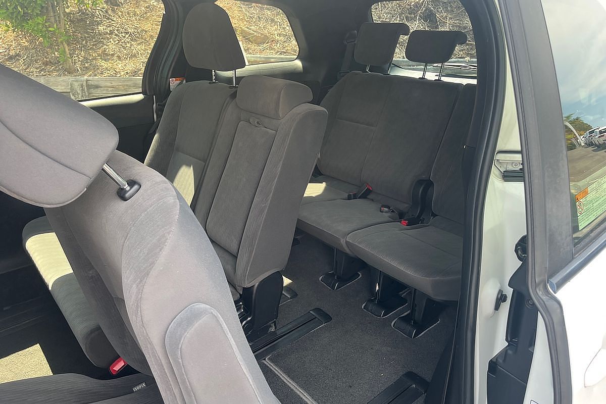 2017 Toyota Tarago GLi ACR50R