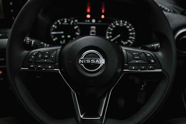 2025 Nissan JUKE ST F16