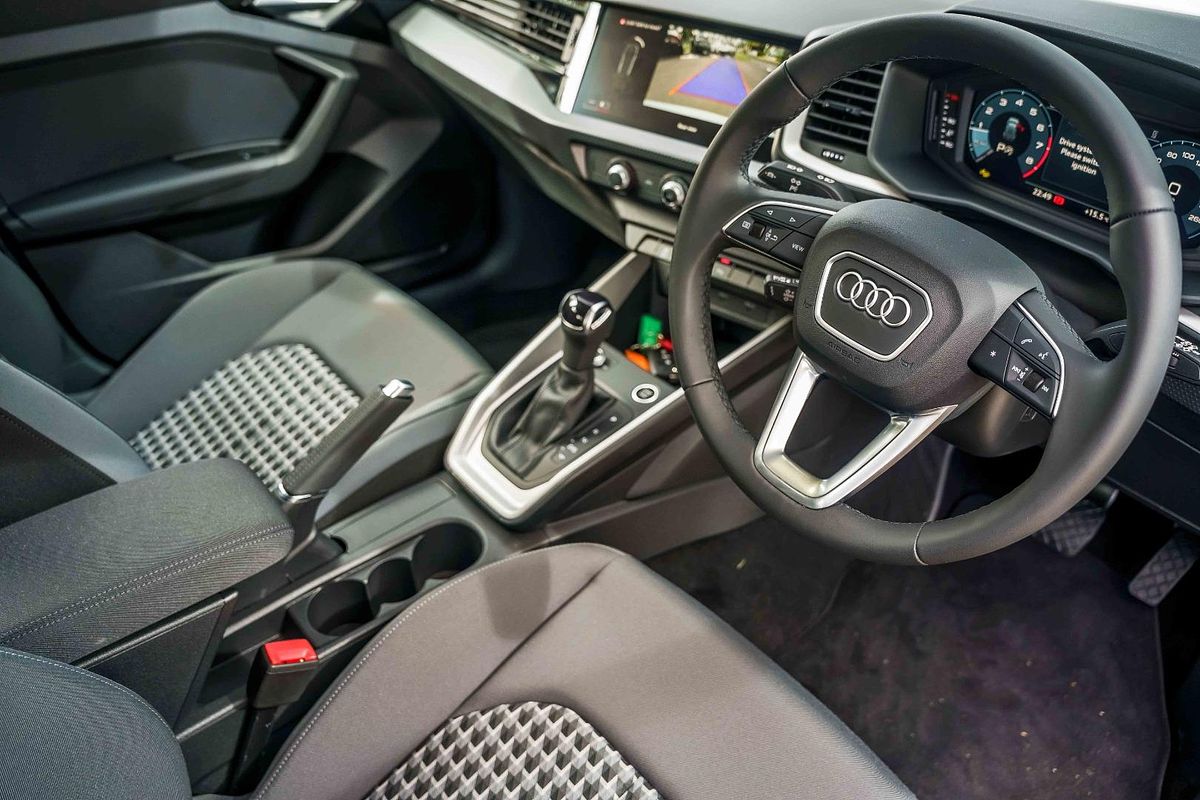 2025 Audi A1 35 TFSI S line edition GB