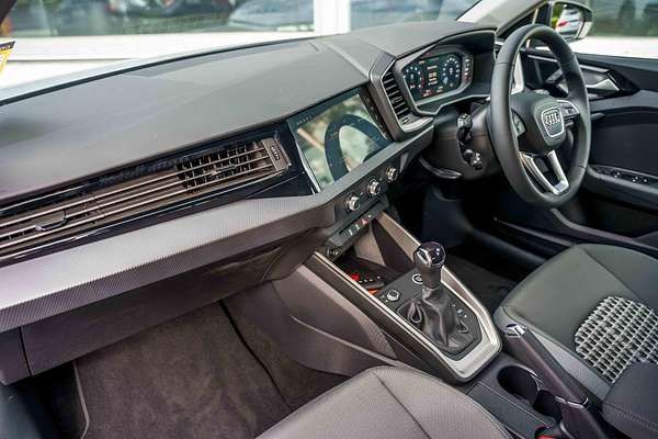 2025 Audi A1 35 TFSI S line edition GB