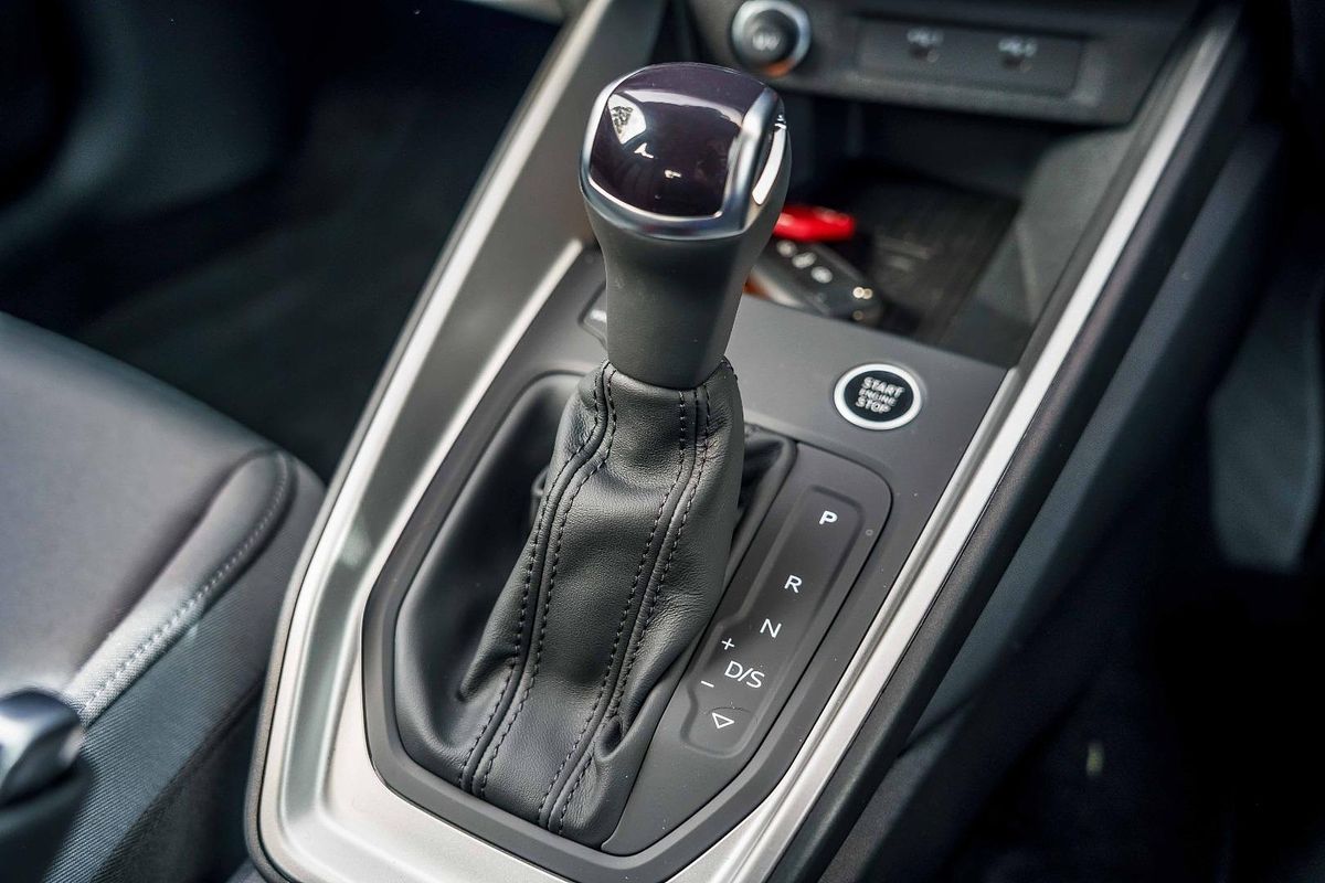 2025 Audi A1 35 TFSI S line edition GB