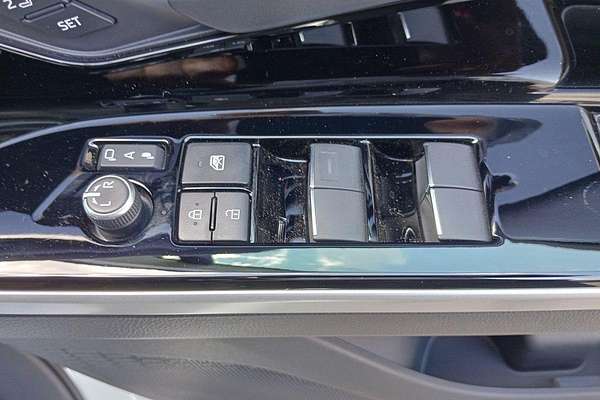 2023 Toyota bZ4X YEAM15R