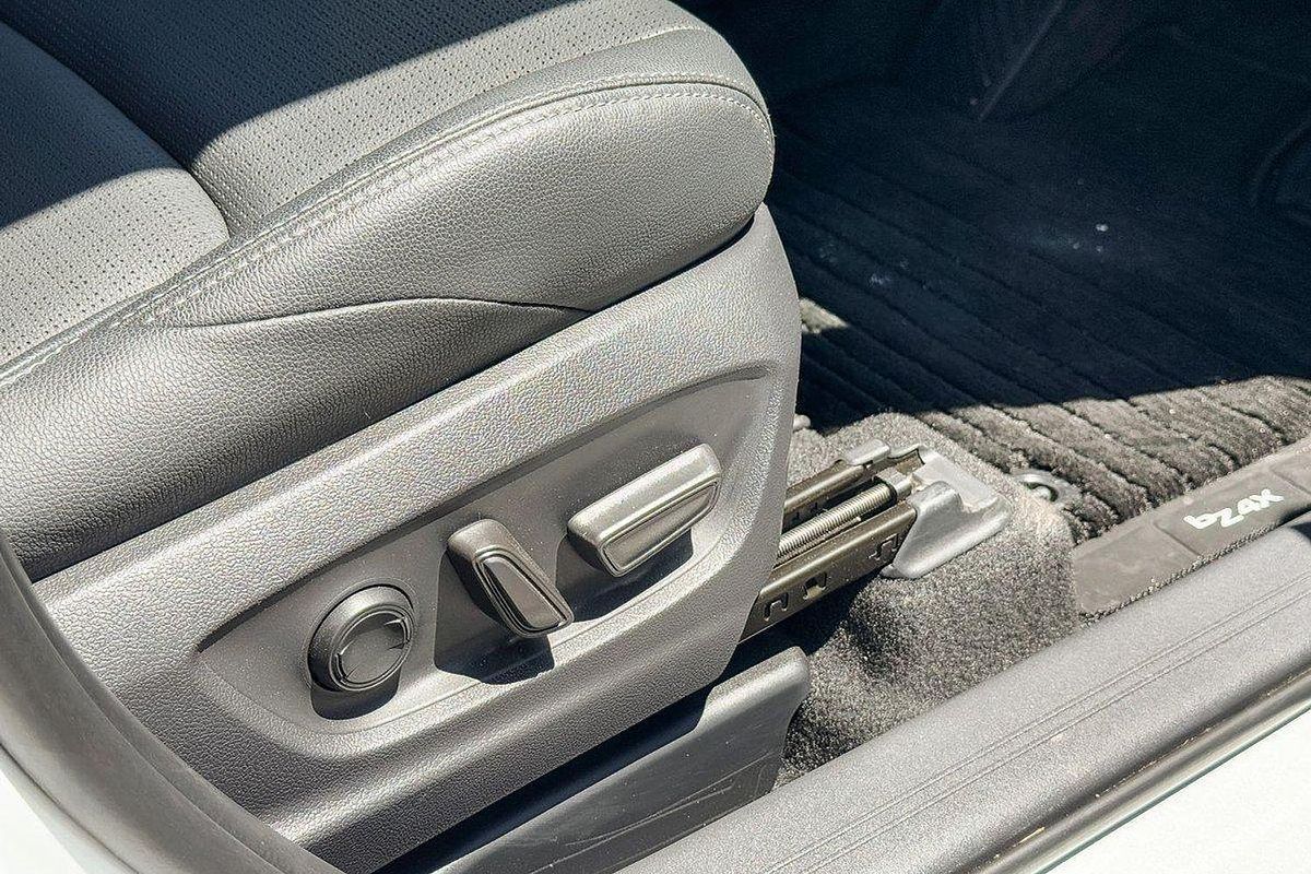 2023 Toyota bZ4X YEAM15R