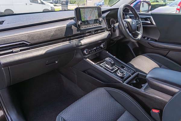 2022 Mitsubishi Outlander ES ZM