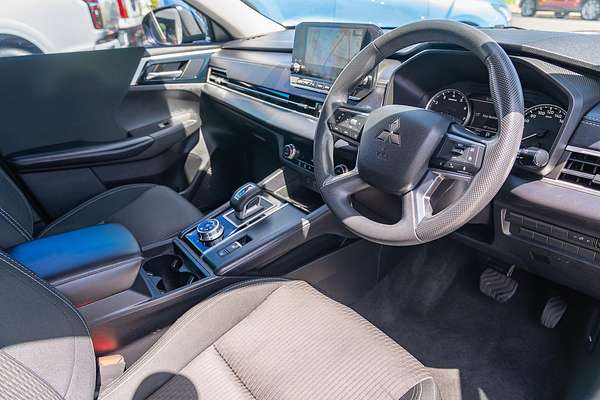 2022 Mitsubishi Outlander ES ZM