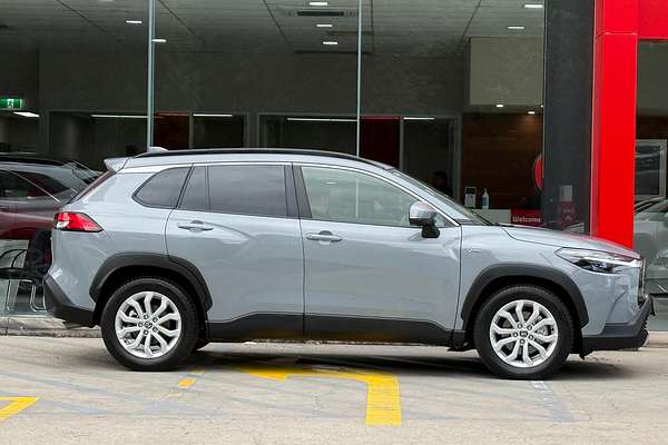 2024 Toyota Corolla Cross GXL MXGH15R