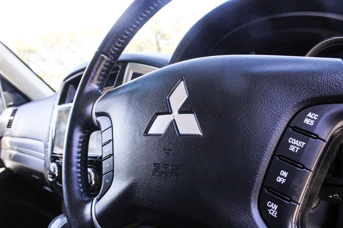 2019 Mitsubishi Pajero GLS NX