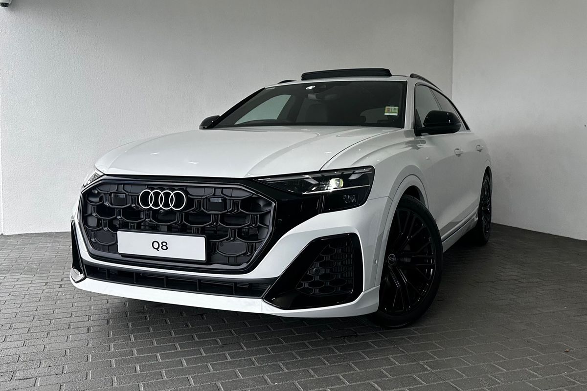 2025 Audi Q8 50 TDI S line F1