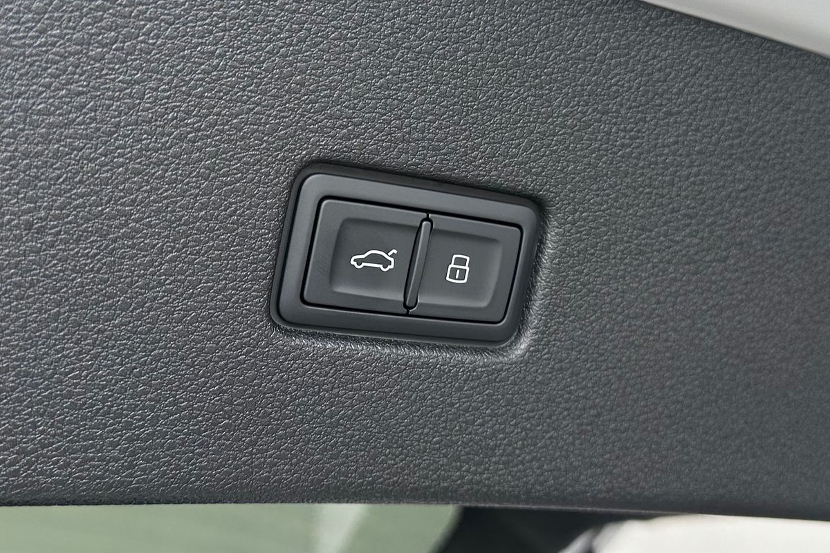 2025 Audi Q8 50 TDI S line F1