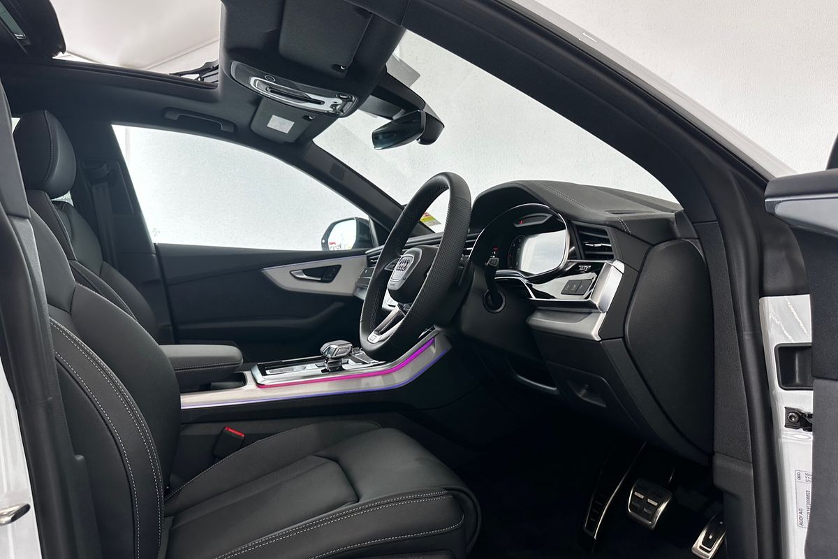 2025 Audi Q8 50 TDI S line F1