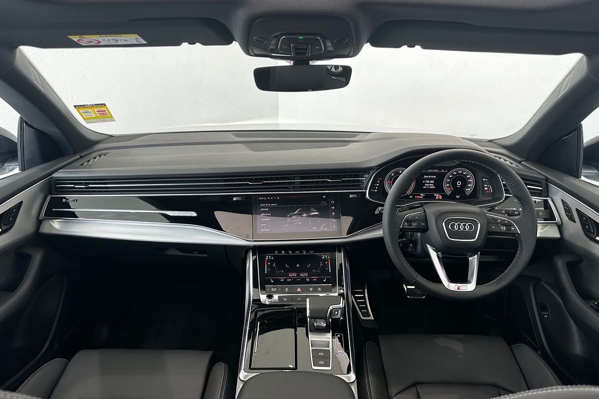 2025 Audi Q8 50 TDI S line F1