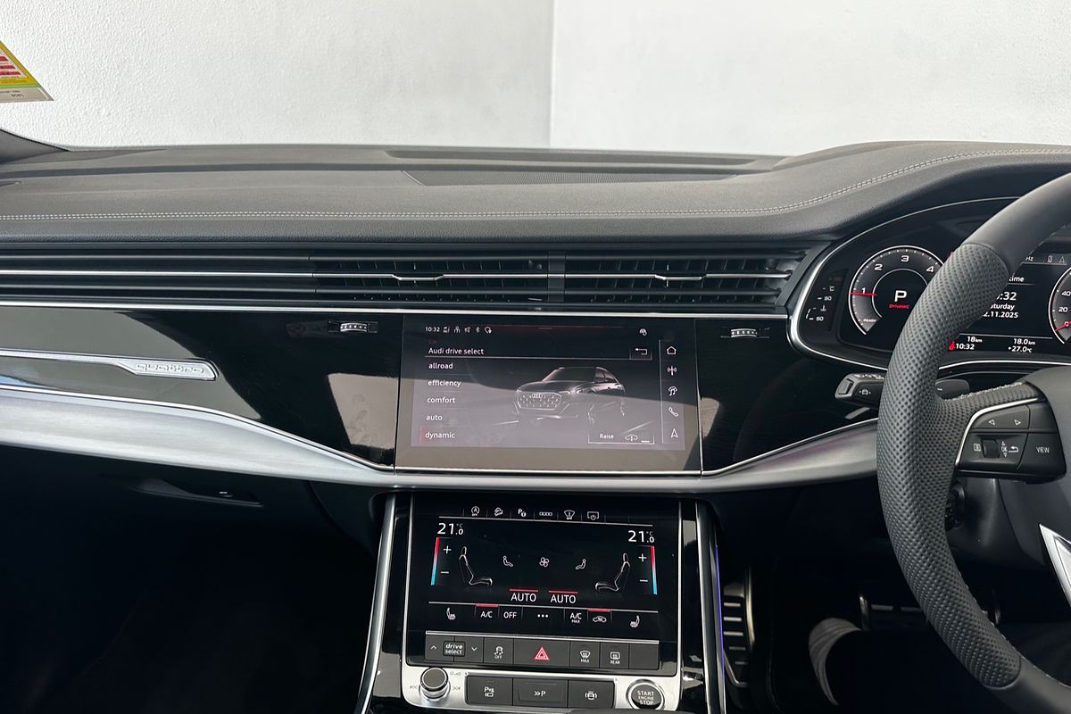 2025 Audi Q8 50 TDI S line F1