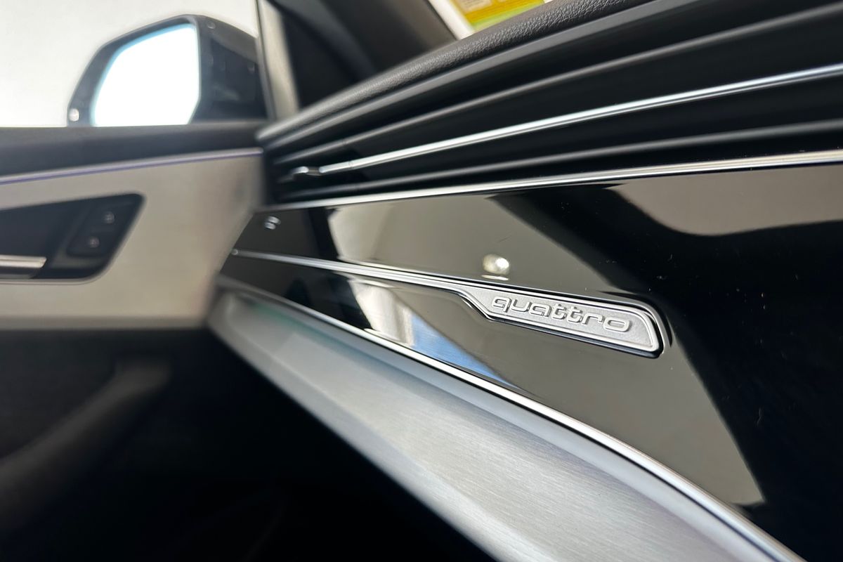 2025 Audi Q8 50 TDI S line F1