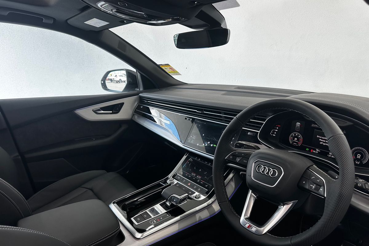 2025 Audi Q8 50 TDI S line F1