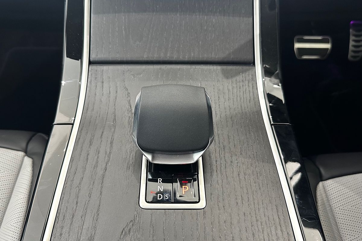 2025 Land Rover Range Rover Evoque P300e Autobiography L551