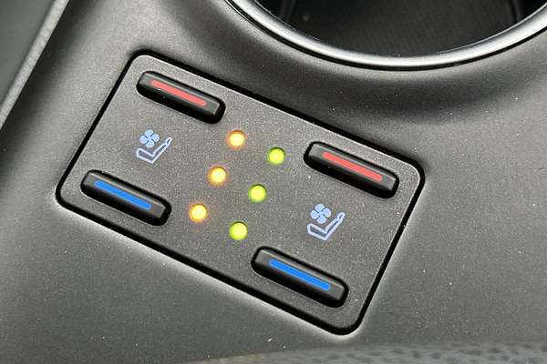 2022 Toyota Camry SL AXVH70R