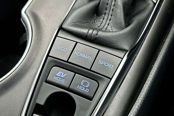 2022 Toyota Camry SL AXVH70R