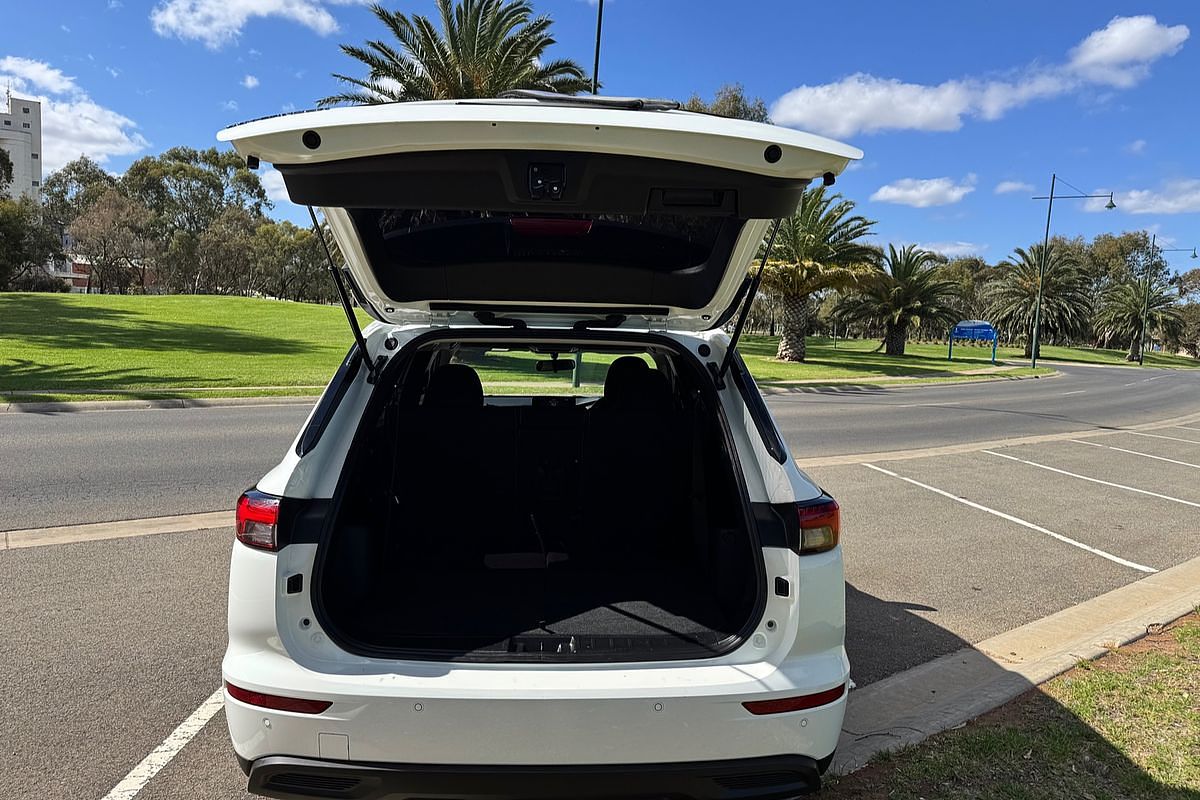 2023 Mitsubishi Outlander ES ZM