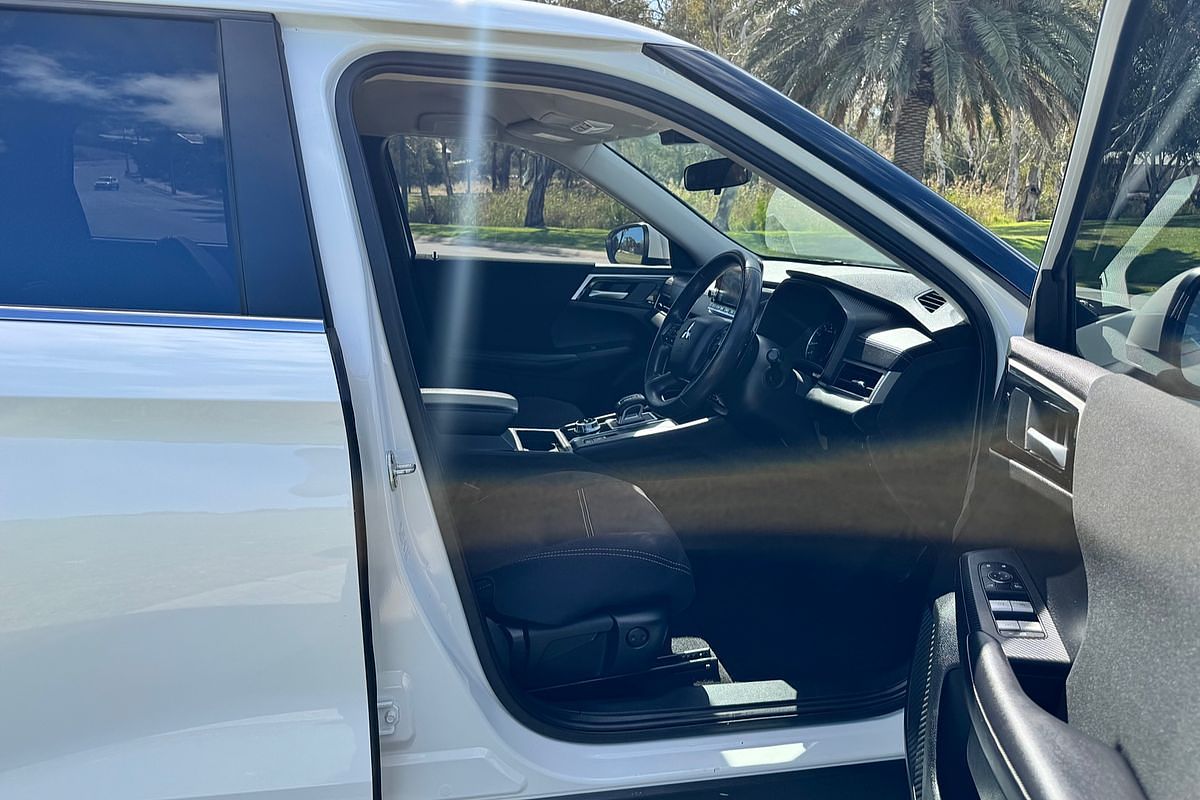 2023 Mitsubishi Outlander ES ZM