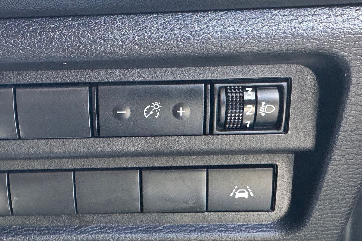 2023 Mitsubishi Outlander ES ZM