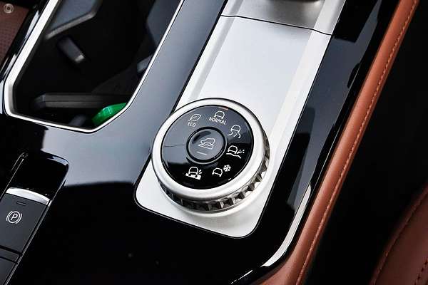 2025 Mitsubishi Outlander Exceed Tourer ZM