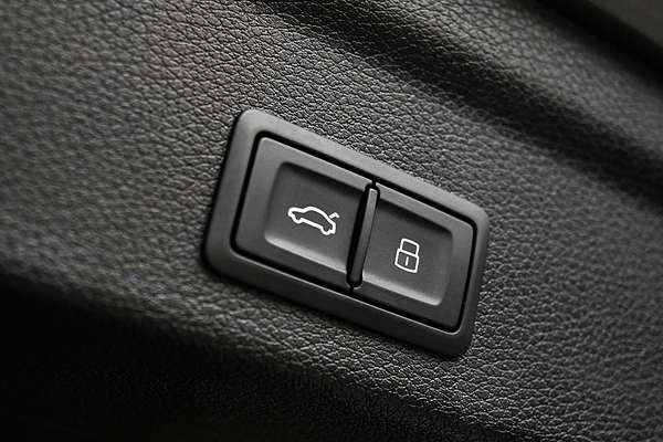 2023 Audi Q3 35 TFSI S line F3