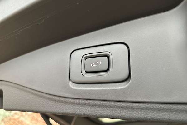 2025 Isuzu MU-X LS-T